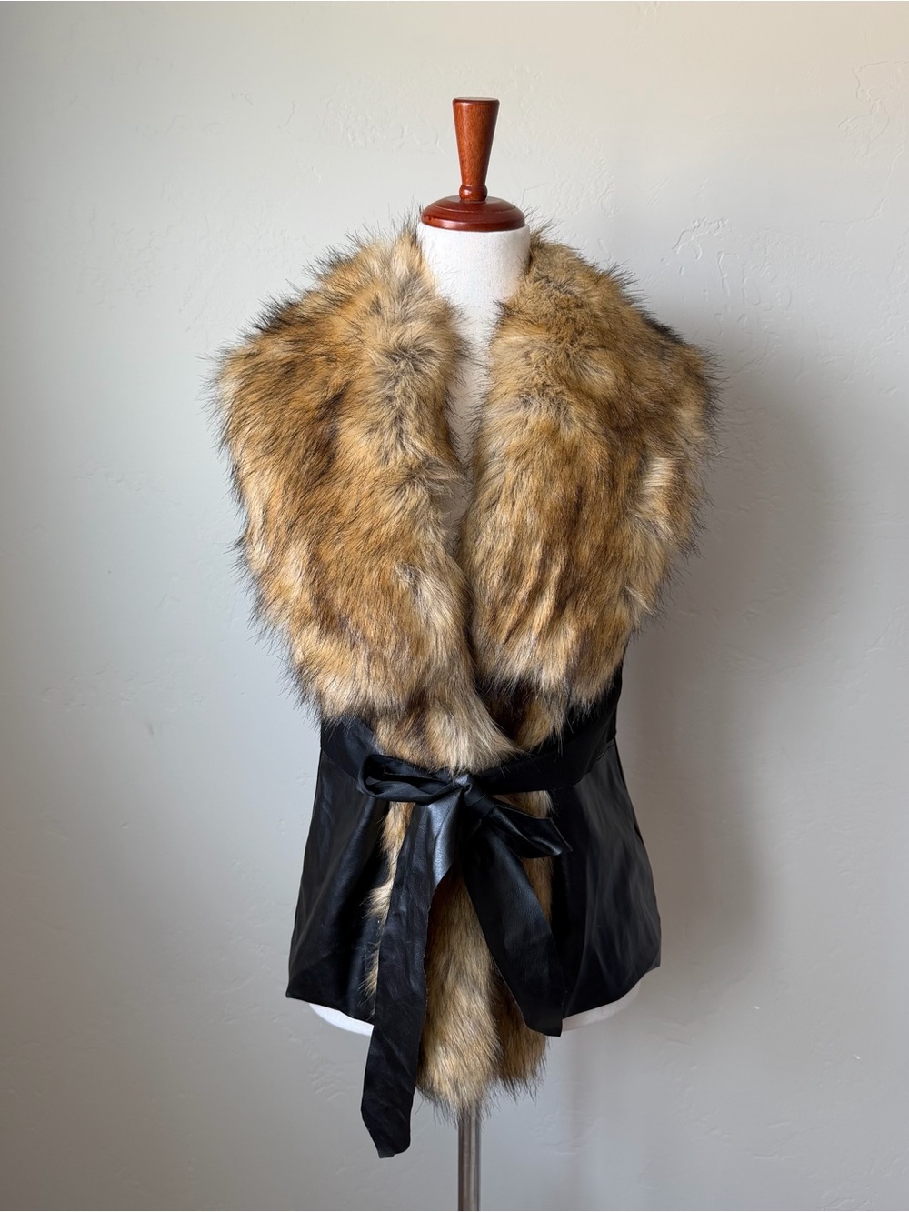 Lanshifei Womens Faux Fur Sleeveless Black Vest Small Tie Waste Faux Leather